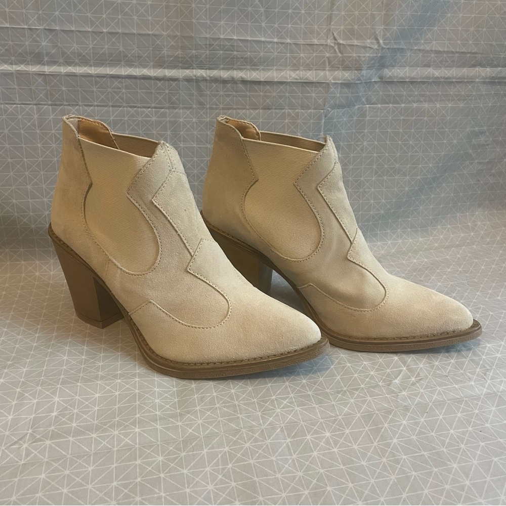 NWOT Lascana Creamy Gray Suede Western Ankle Boots‎ 39